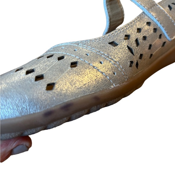 Romika Women’s 39 (8 1/2) Bahamas Silver Leather Mary Jane Shoes, Romika Flats - Picture 15 of 16